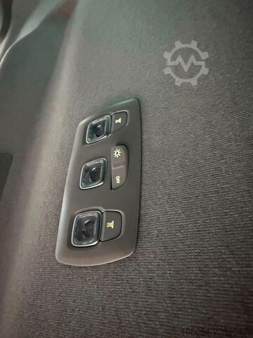Kleinbus RENAULT Trafic Kombi L1H1 Life Style 8 Sitze AC LED PDC