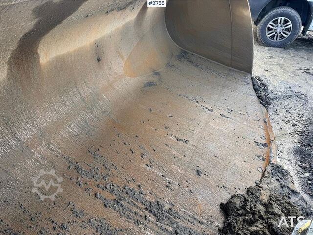 Radlader Volvo L180H Wheel Loader w/ Bucket.