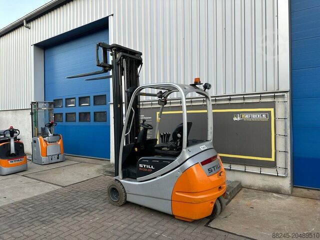 Elektrischer Triplex-Gabelstapler Still RX20-20 mit Seitenschub und Freihub STILL RX20-20