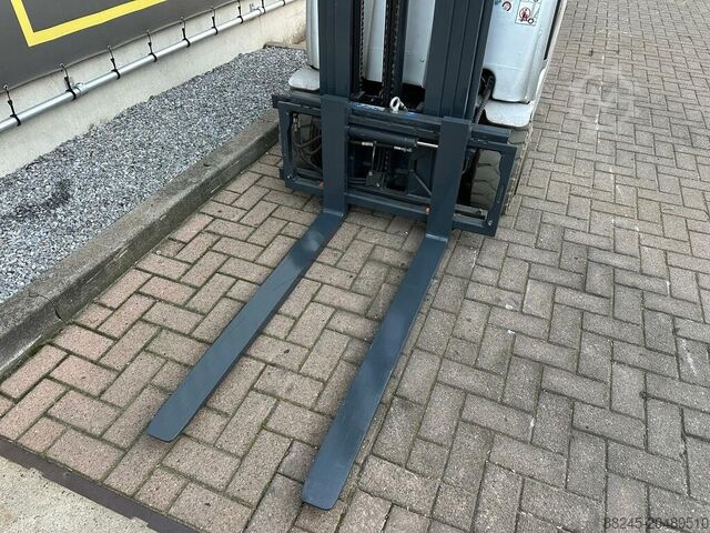 Elektrischer Triplex-Gabelstapler Still RX20-20 mit Seitenschub und Freihub STILL RX20-20