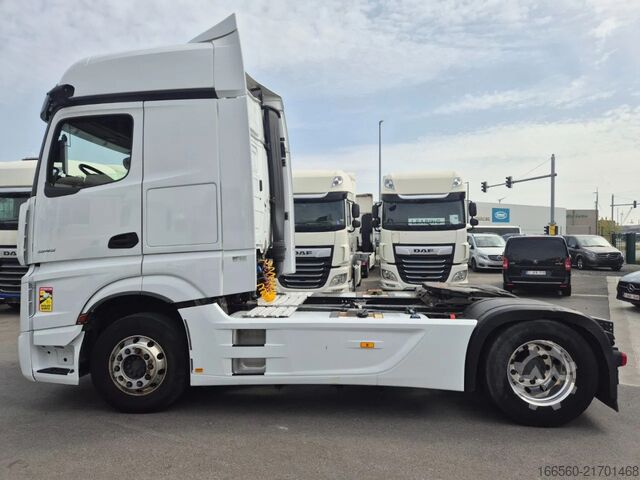 Standard tractor Mercedes-Benz Actros 1845