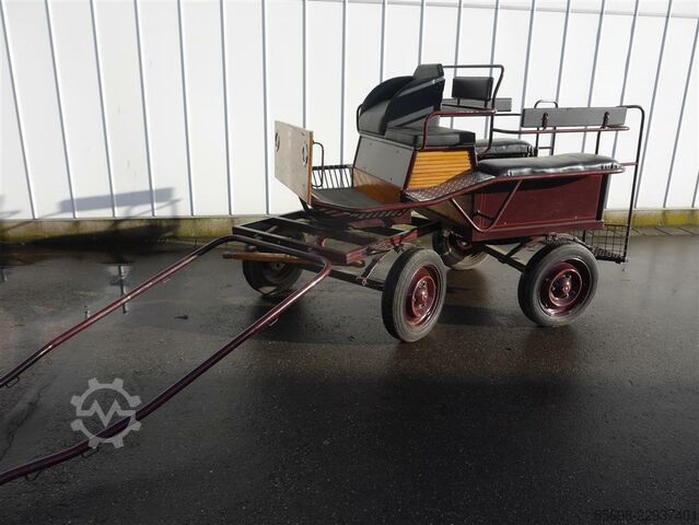 Carriage for horse  