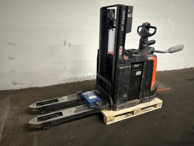 High Lift stacker Toyota SPE 200 DN - NICHT FAHRBEREIT / NO RUNNER !!!