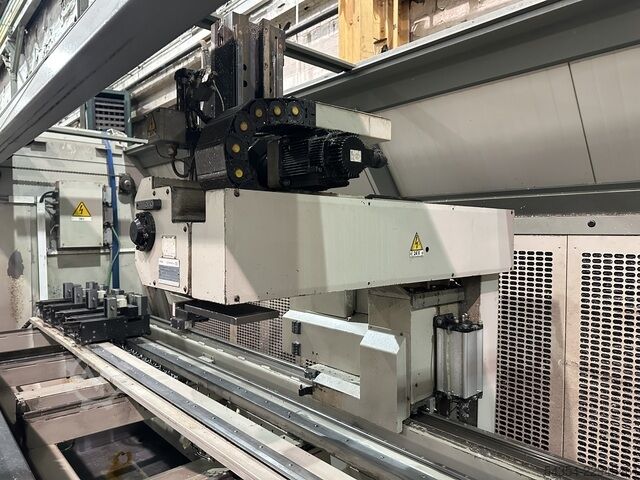 CNC Vertical Machining Centre Emmegi Comet Isola, 4 Axis