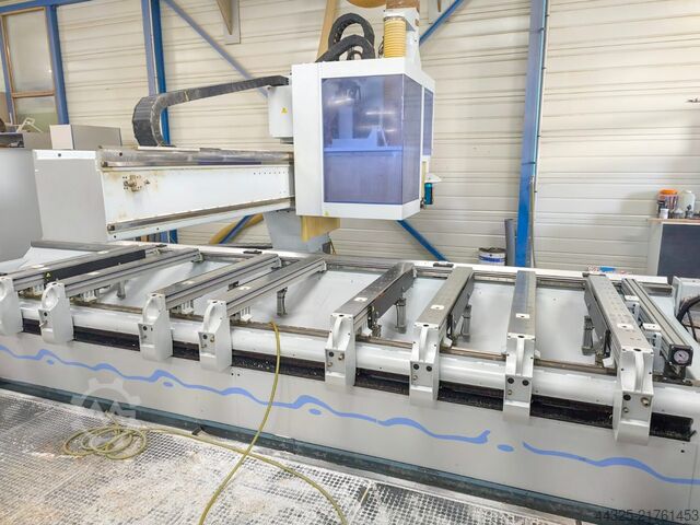 CNC Machine Centres For Routing, Drilling And Edgebanding. HOMAG BAZ 211/VENTURE 20L