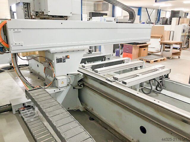 CNC Machine Centres For Routing, Drilling And Edgebanding. HOMAG BAZ 211/VENTURE 20L