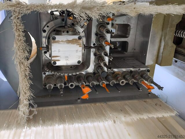 CNC Machine Centres For Routing, Drilling And Edgebanding. HOMAG BAZ 211/VENTURE 20L