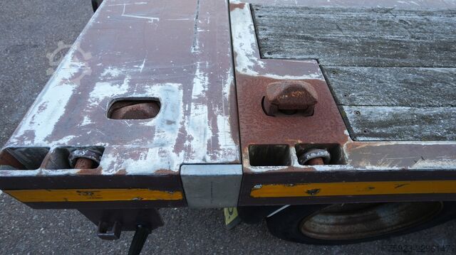Platform trailer DRACO 3 axle Flatbed trailer with twistlocks extendable