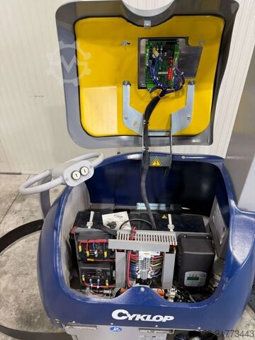 Robot pallet wrapper  
