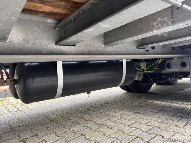 Low loader trailer Möslein TO 3 F Schwebheim  3 Achs Tiefladeranhänger