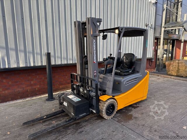Electric 3-wheel forklift Jungheinrich EFG 220 / 677 Std.