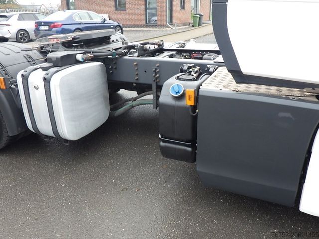 Standard tractor unit SCANIA R 450 A Highline/Ret./Hydr./Safety/Leder/Spoiler