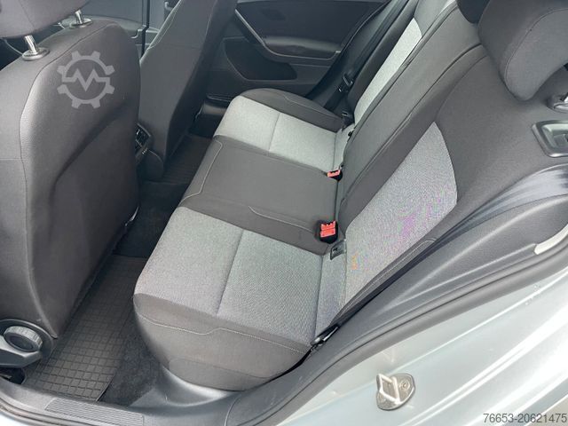 Minibus VOLKSWAGEN Golf 1.6 TDI DSG Variant* Navi* Klima* MFL* PDC