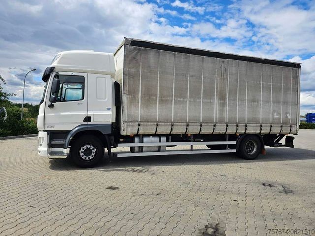 Flatbed truck with tarp DAF DAF CF 310 Space Cab, Gardine, Ladebordwand 1,5