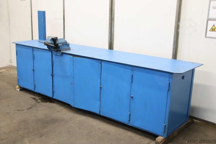 Workbench with vise unbekannt 3305/970/H1400 mm