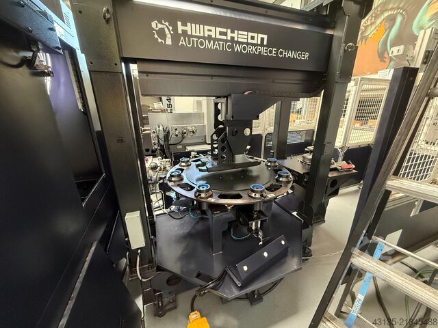 Vertical machining center HWACHEON VESTA-1000+ mit Palettenwechsler