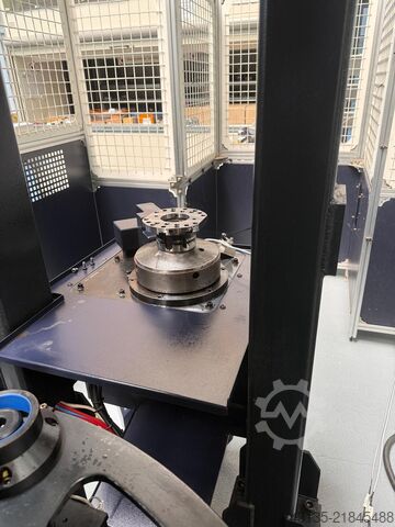 Vertical machining center HWACHEON VESTA-1000+ mit Palettenwechsler
