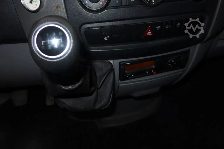 BE tractor Mercedes-Benz 519 CDI V6 Motor 519 CDI V6 Motor + B.E Trailer