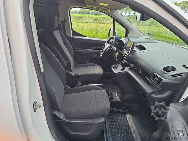 Koffer OPEL COMBO 1.5 L1 Automaat Navi NAP