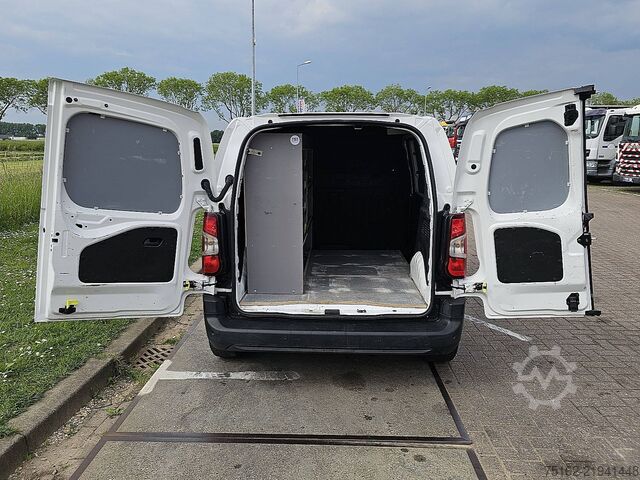 Koffer OPEL COMBO 1.5 L1 Automaat Navi NAP