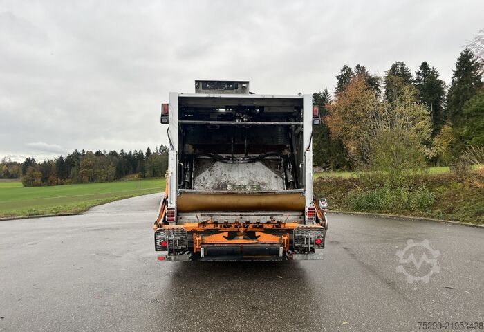 Garbage truck Volvo *RHD* FM-370 6x2R Kehrichtwagen