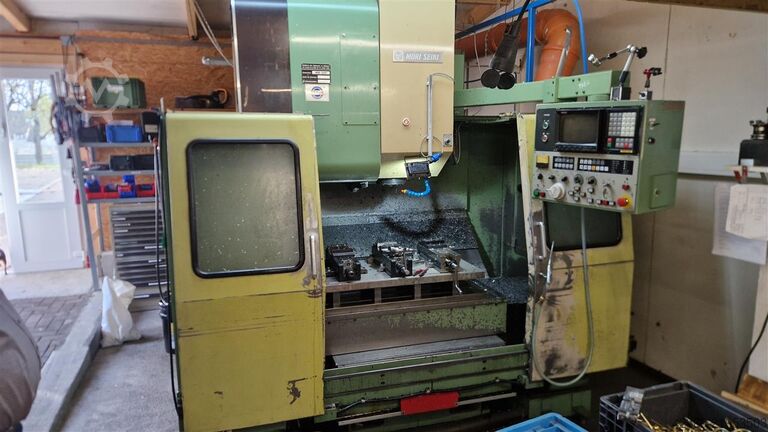 Machining Center - Vertical MORI SEIKI MV 40B mit kompl. Werkstatt/with l shop