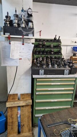 Machining Center - Vertical MORI SEIKI MV 40B mit kompl. Werkstatt/with l shop
