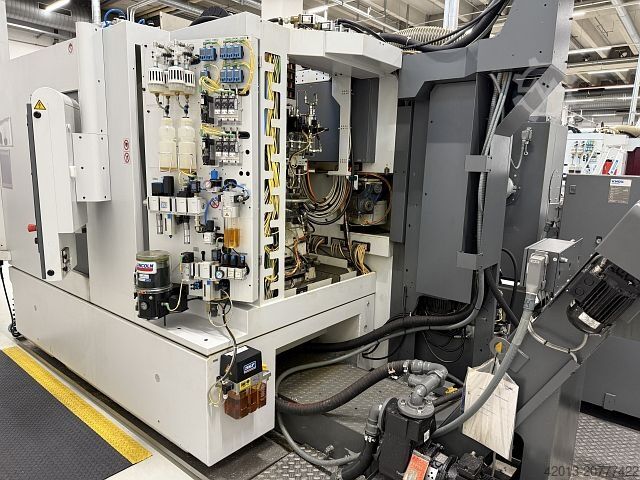 Bearbeitungszentrum - Vertikal (APC) CHIRON DZ 08 W P+