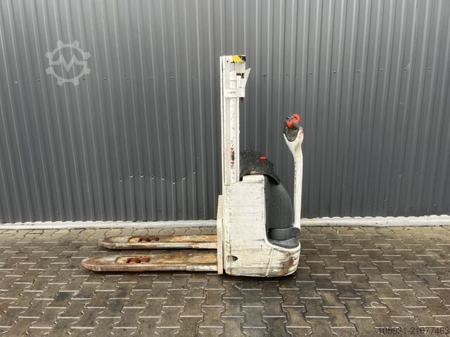 Pedestrian Stacker Linde L10