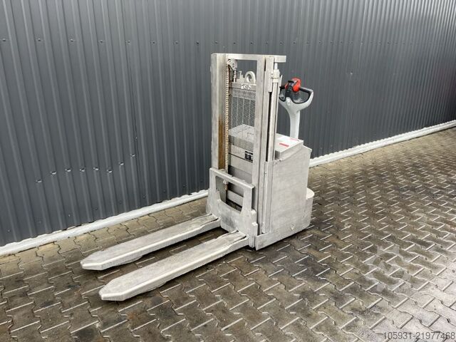 Pedestrian Stacker Linde D08