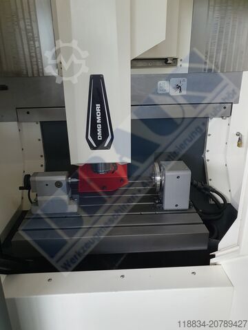 Bearbeitungszentrum Vertkal DMG MORI M1Pro mit 4ter Achse