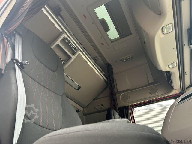 DAF XF 480 FT Super Space Cab / 324 dkm / 2 Tanks / MX Brake / NL Truck DAF XF 480 FT Super Space Cab / 324 dkm / 2 Tanks /...