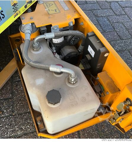 Scherenhebebühne JCB S1930E neue Batterien