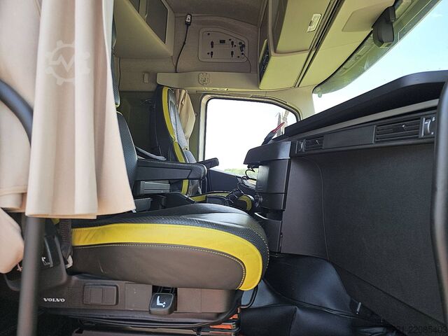 Chassis with cab VOLVO FH 750 6X2 9T FA WB 430