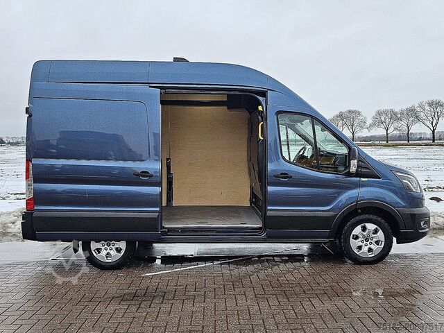 High-roof van FORD TRANSIT 2.0 L2H3 Xenon CarPlay!