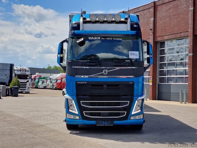 Cattle transport Volvo FH 13.460 - Menke Livestock + trailer - 3 stock...