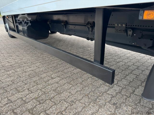Transporter mit Koffer IVECO Daily 72C18 Hi Matic Koffer mit Ladebordwand