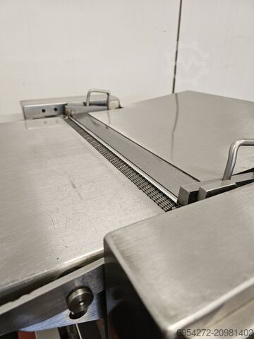 Meat processing machine MAJA ontvliesmachine EVM 437