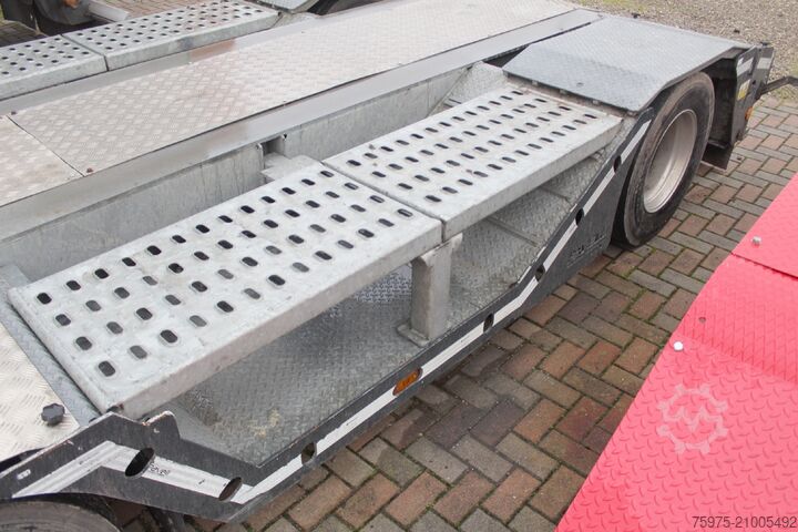 Lowbed semitrailer for transportation of construction machinery pavelli carrellone trasporto veicoli buche usato