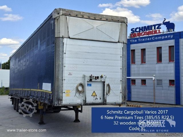Auflieger mit Pritsche & Plane Schmitz Cargobull Curtainsider Mega