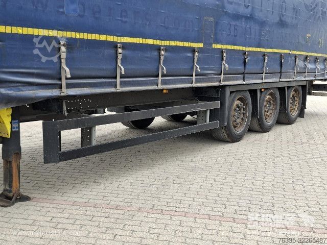 Auflieger mit Pritsche & Plane Schmitz Cargobull Curtainsider Mega