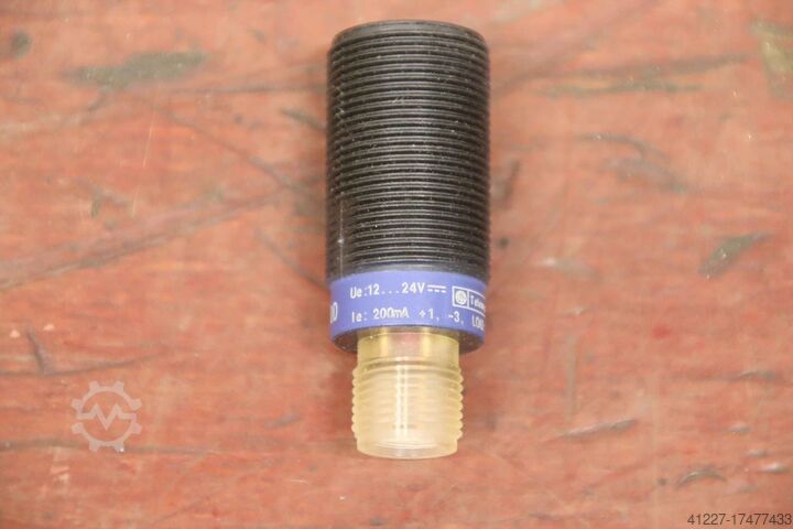 Proximity switch Telemecanique XS4P18PA340D