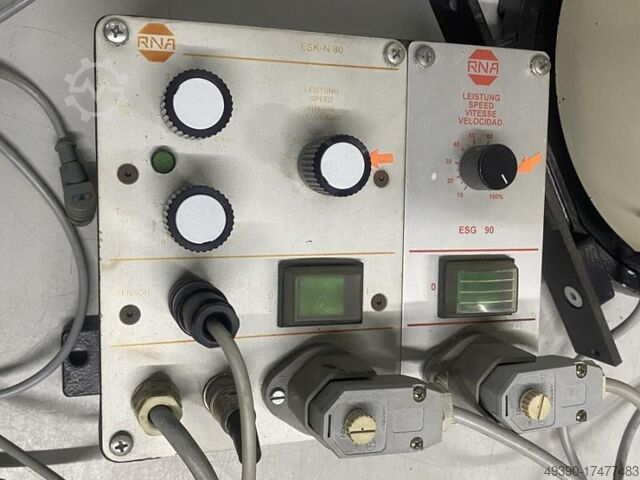 Vibrationswendelförderer mit Linearförderer und Steuergerät, Rütteltopf, Sortiergerät / Schraubenzuf RNA Rhein-Nadel Automation SRC-N 250-2L + SLL 400-400 + ESK-N80 / ESG 90