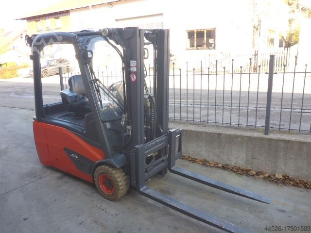 Electric 3-wheel forklift Linde E16