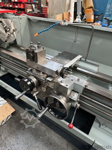Center lathe Colchester triumph 2000