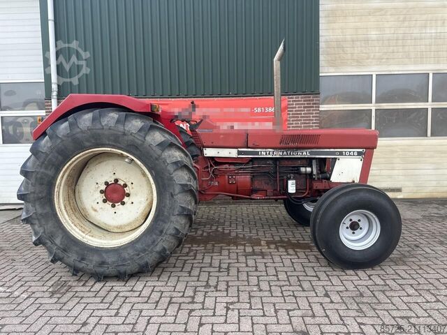 Traktor International 1046