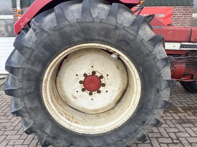 Traktor International 1046