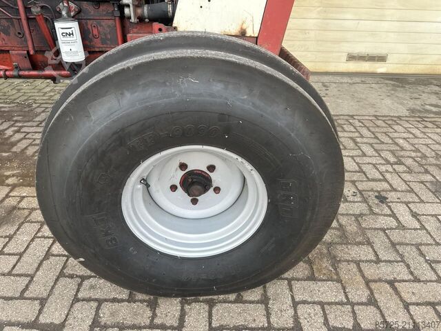 Traktor International 1046