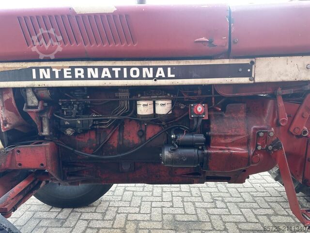 Traktor International 1046