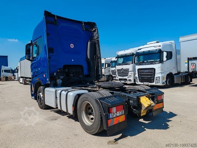 Standard tractor unit FORD F-MAX 500